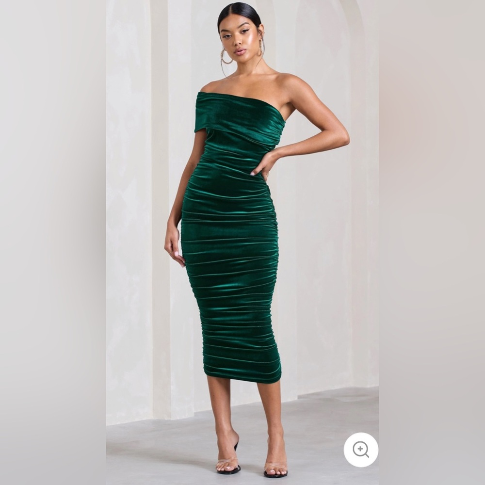 Remember me dress by Club London size 0 Green Velvet One-Shoulder